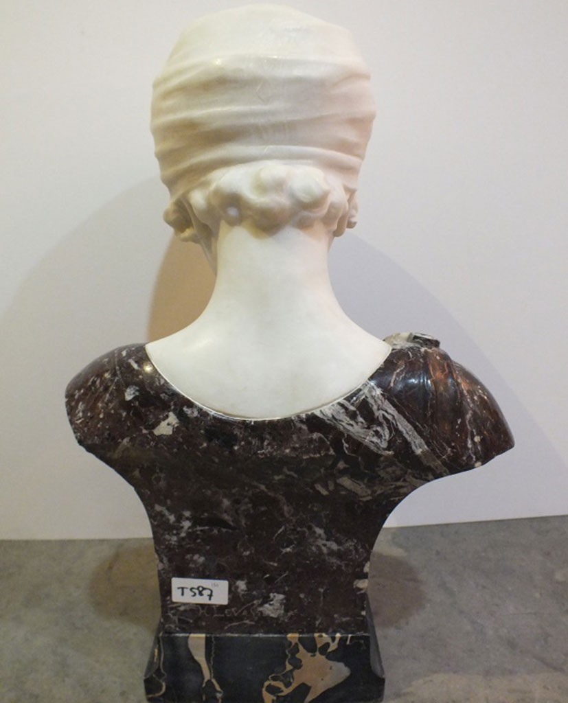 0215-587-B-827×1024